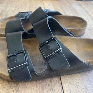 Men’s black Arizona Regular fit Birkenstocks - Size EU 40 - $50 (worn condition)